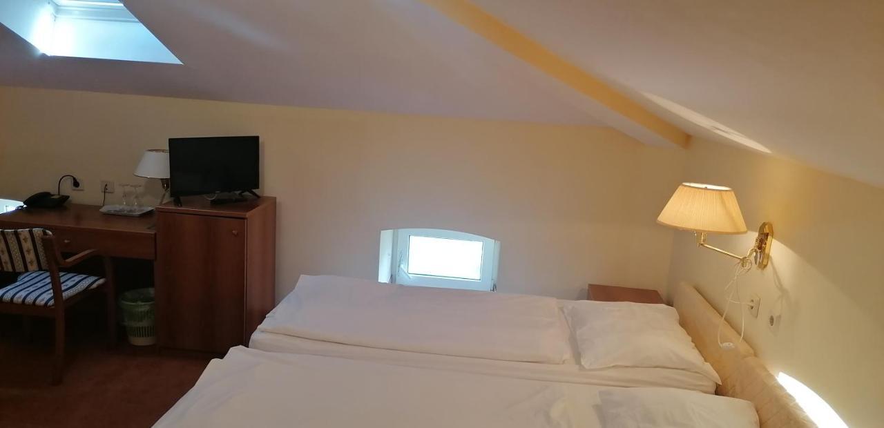 Hotel Vila Ruzica- Glavna Zgrada I Depandanse Crikvenica Exteriör bild