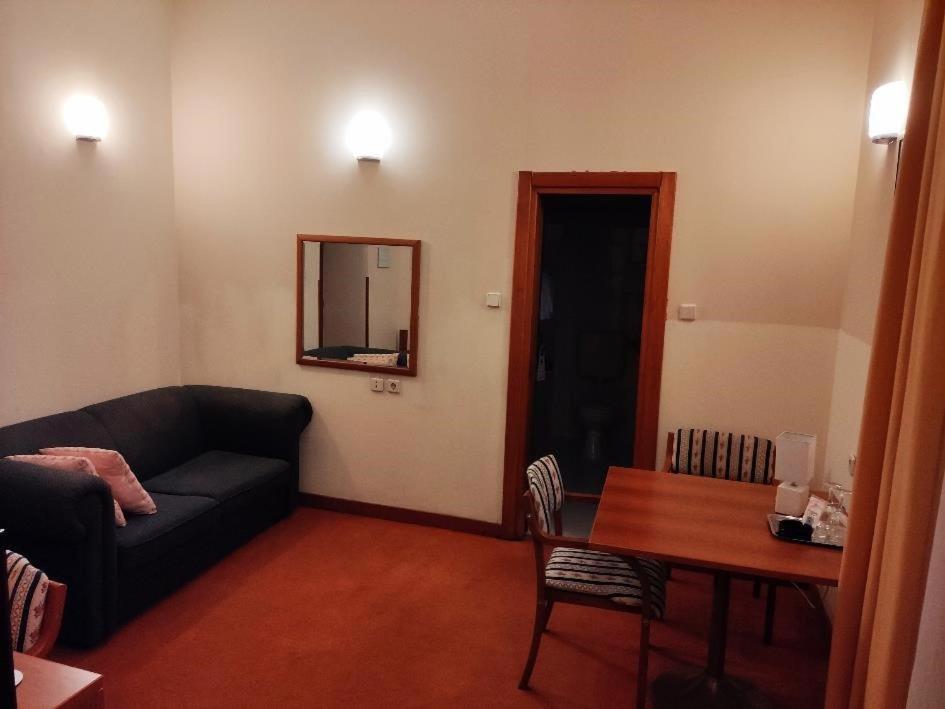 Hotel Vila Ruzica- Glavna Zgrada I Depandanse Crikvenica Exteriör bild