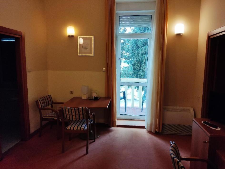 Hotel Vila Ruzica- Glavna Zgrada I Depandanse Crikvenica Exteriör bild