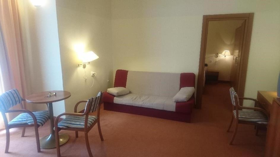 Hotel Vila Ruzica- Glavna Zgrada I Depandanse Crikvenica Exteriör bild