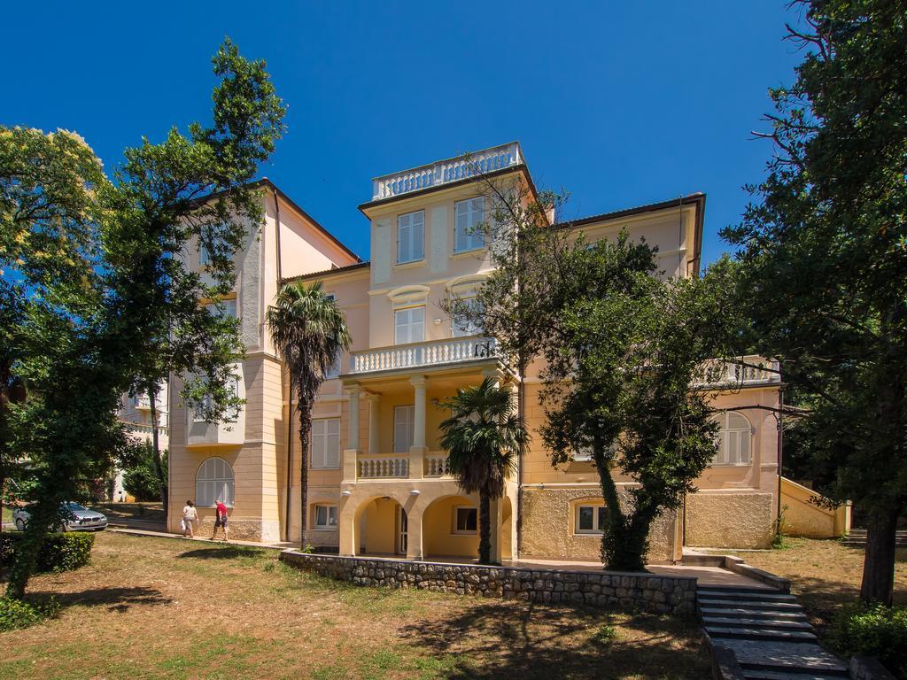 Hotel Vila Ruzica- Glavna Zgrada I Depandanse Crikvenica Exteriör bild