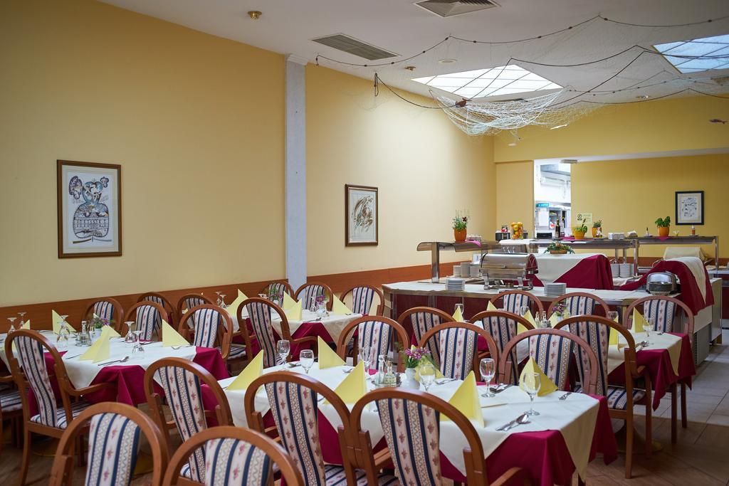 Hotel Vila Ruzica- Glavna Zgrada I Depandanse Crikvenica Exteriör bild