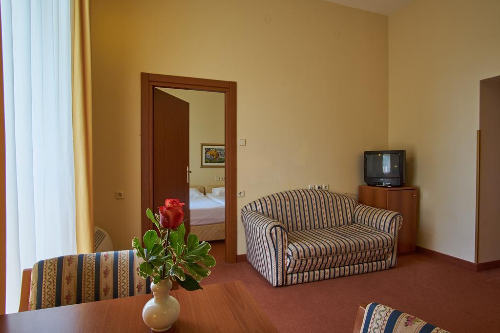 Hotel Vila Ruzica- Glavna Zgrada I Depandanse Crikvenica Exteriör bild