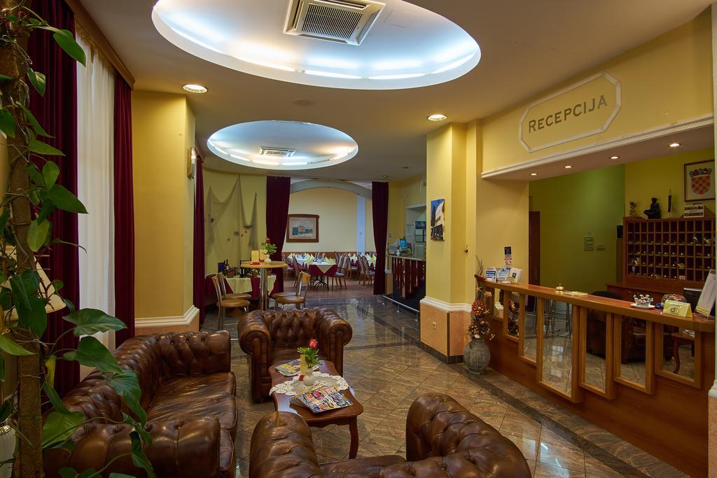 Hotel Vila Ruzica- Glavna Zgrada I Depandanse Crikvenica Exteriör bild