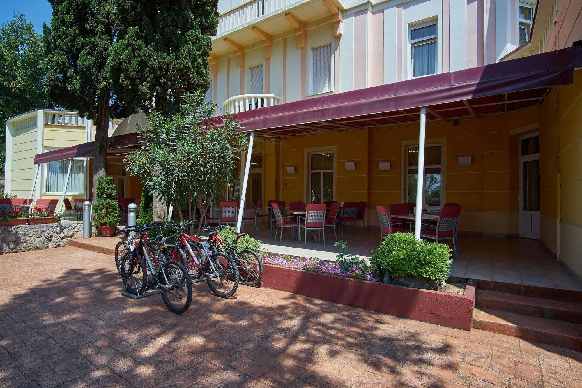 Hotel Vila Ruzica- Glavna Zgrada I Depandanse Crikvenica Exteriör bild