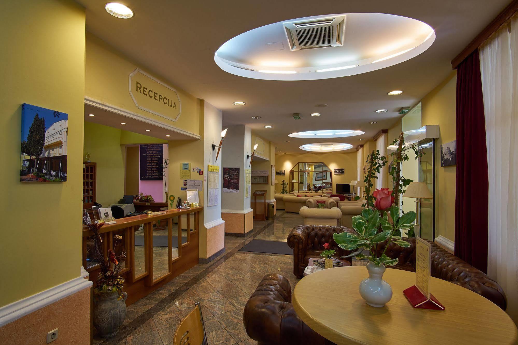 Hotel Vila Ruzica- Glavna Zgrada I Depandanse Crikvenica Exteriör bild