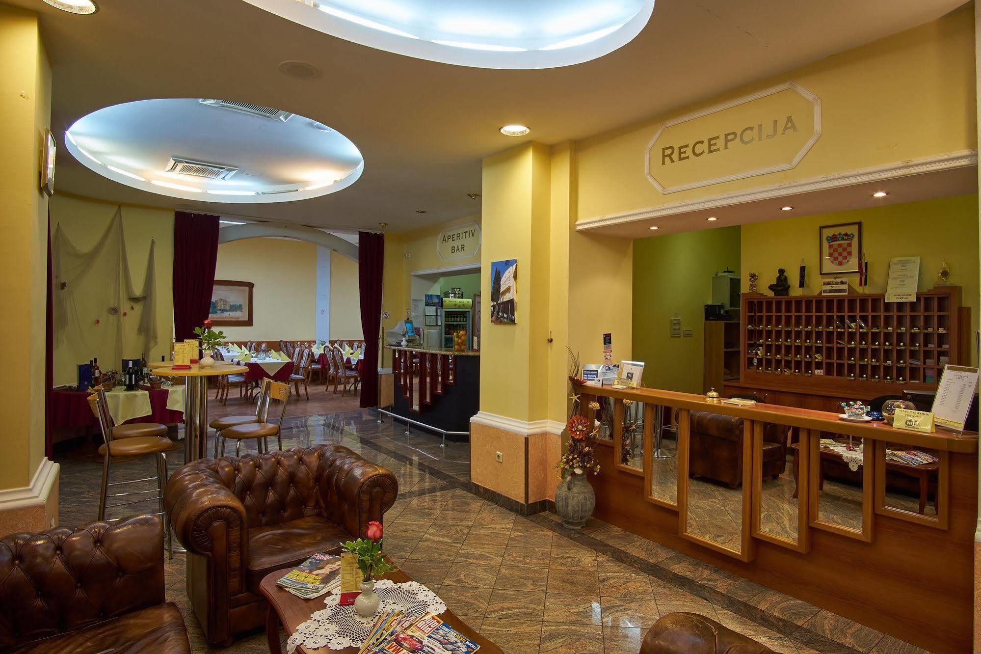 Hotel Vila Ruzica- Glavna Zgrada I Depandanse Crikvenica Exteriör bild