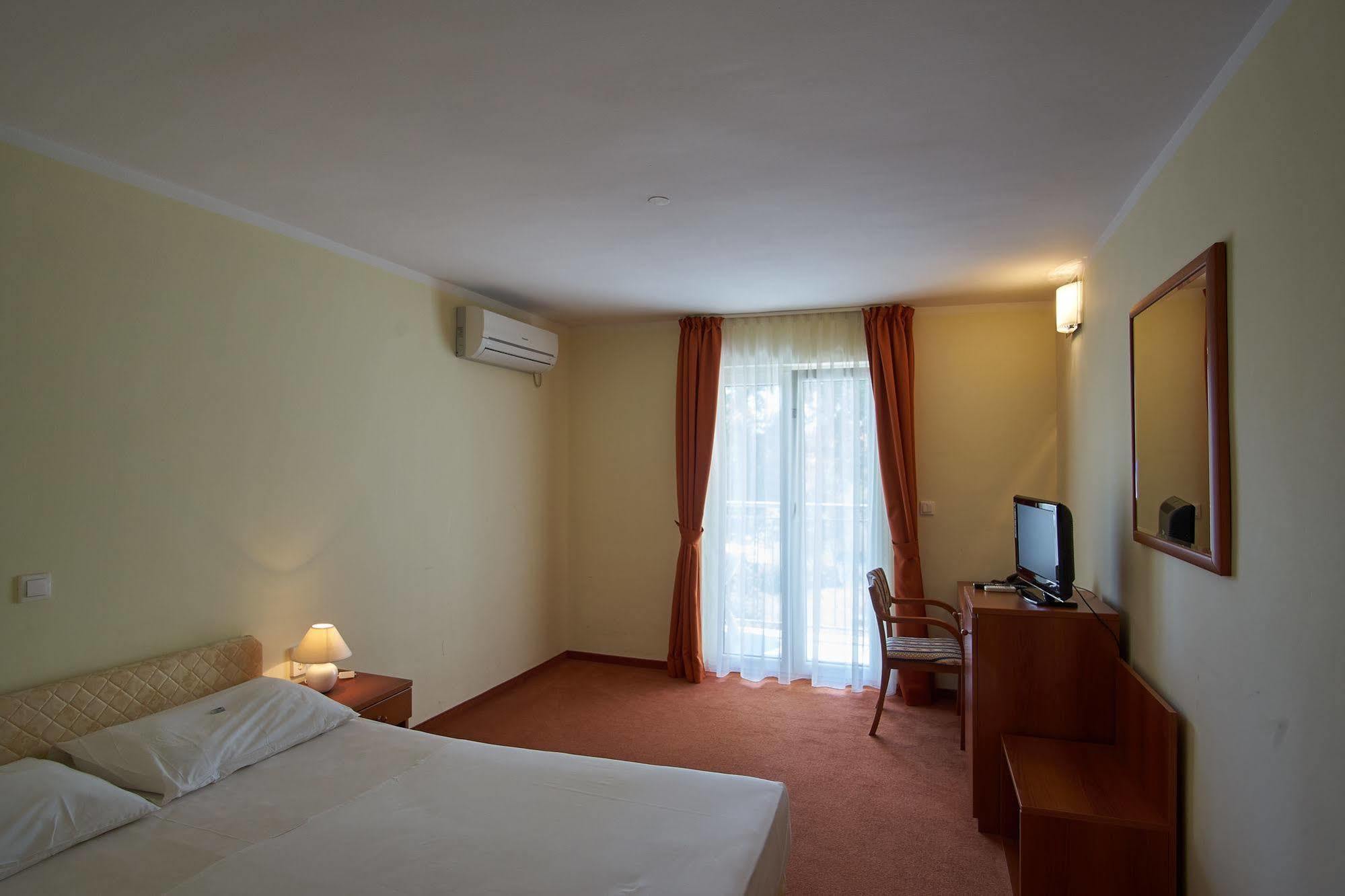 Hotel Vila Ruzica- Glavna Zgrada I Depandanse Crikvenica Exteriör bild