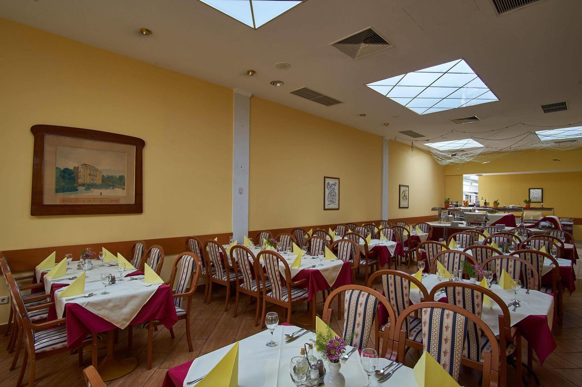 Hotel Vila Ruzica- Glavna Zgrada I Depandanse Crikvenica Exteriör bild