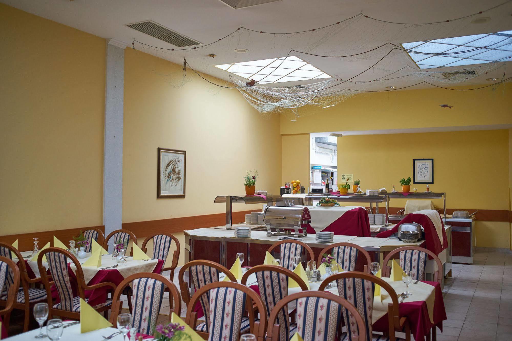 Hotel Vila Ruzica- Glavna Zgrada I Depandanse Crikvenica Exteriör bild