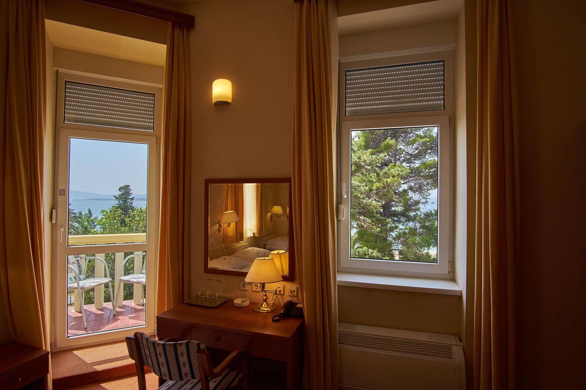 Hotel Vila Ruzica- Glavna Zgrada I Depandanse Crikvenica Exteriör bild