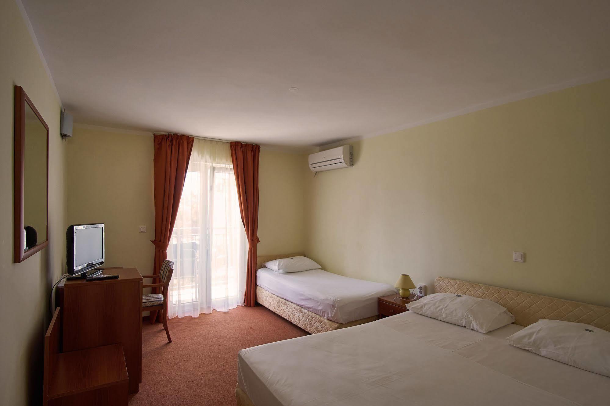 Hotel Vila Ruzica- Glavna Zgrada I Depandanse Crikvenica Exteriör bild