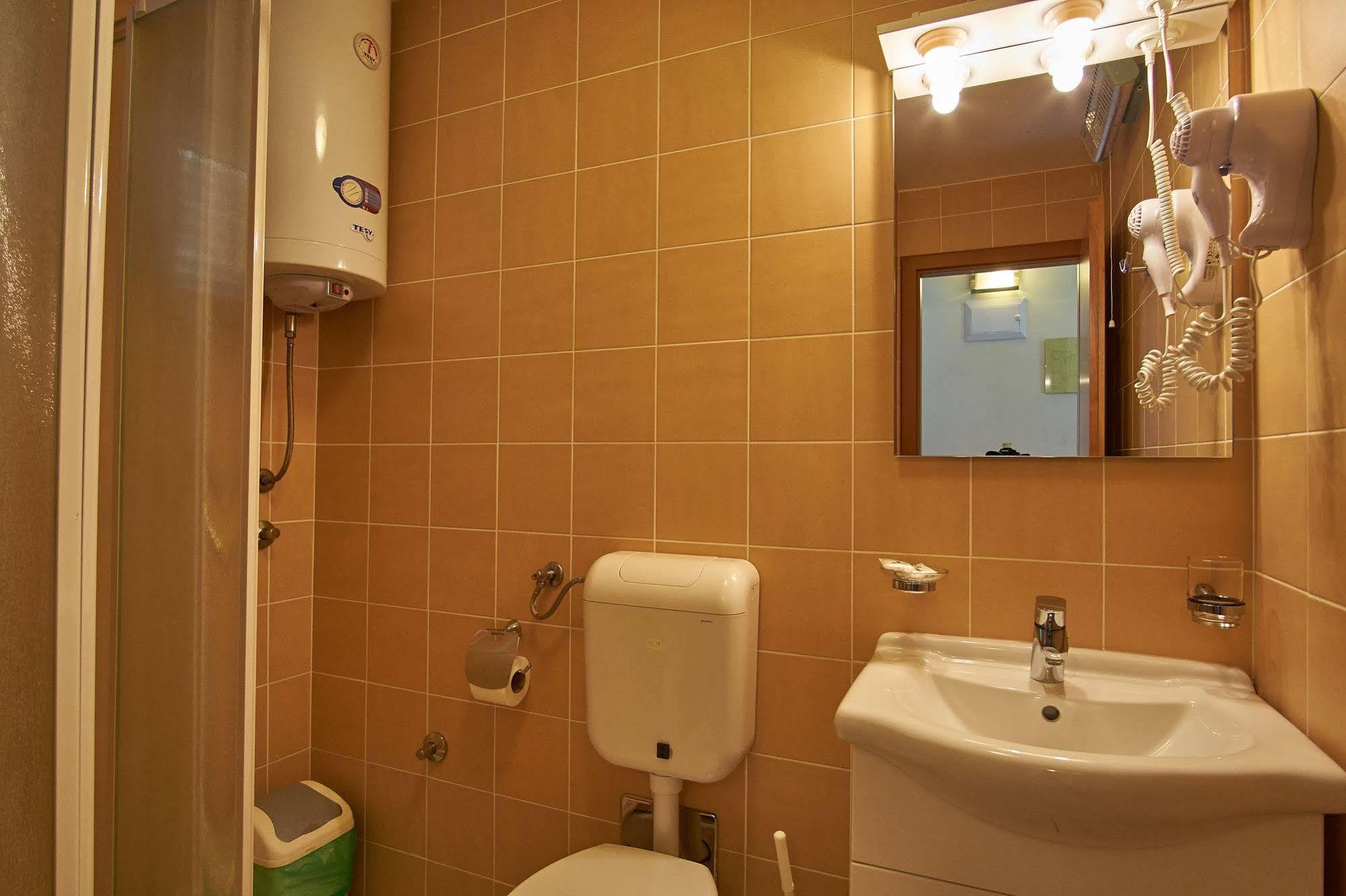 Hotel Vila Ruzica- Glavna Zgrada I Depandanse Crikvenica Exteriör bild
