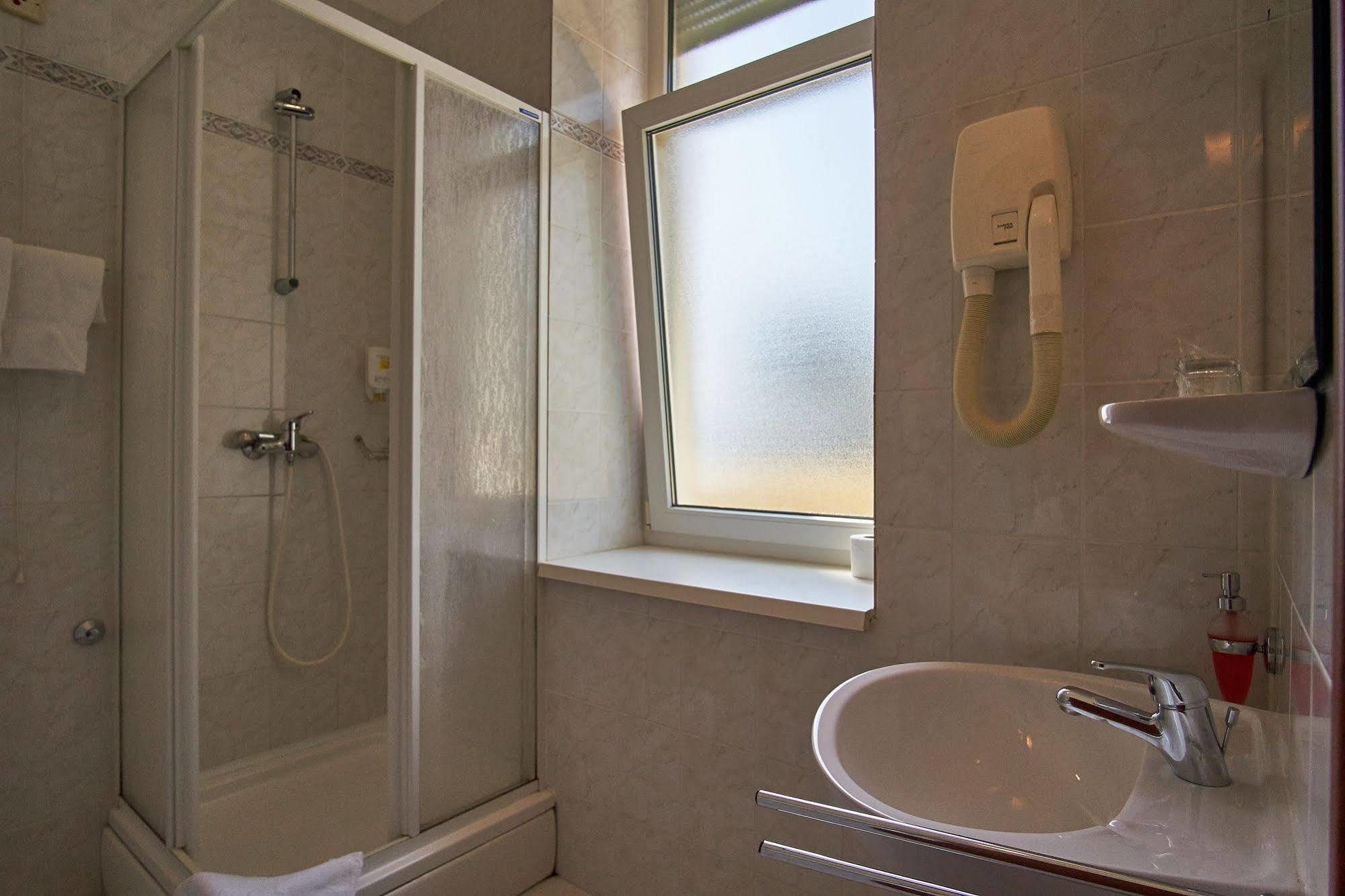Hotel Vila Ruzica- Glavna Zgrada I Depandanse Crikvenica Exteriör bild