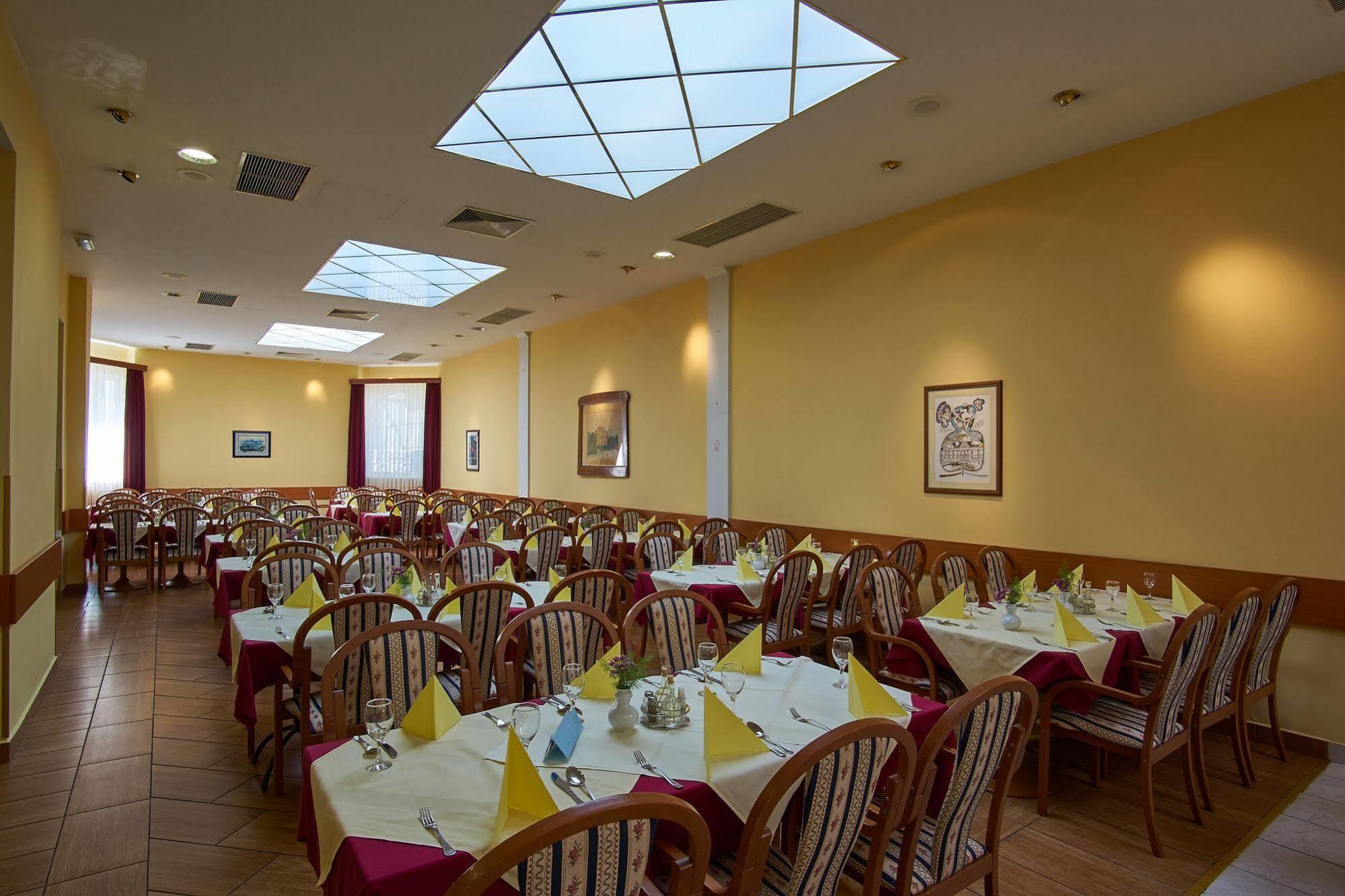 Hotel Vila Ruzica- Glavna Zgrada I Depandanse Crikvenica Exteriör bild