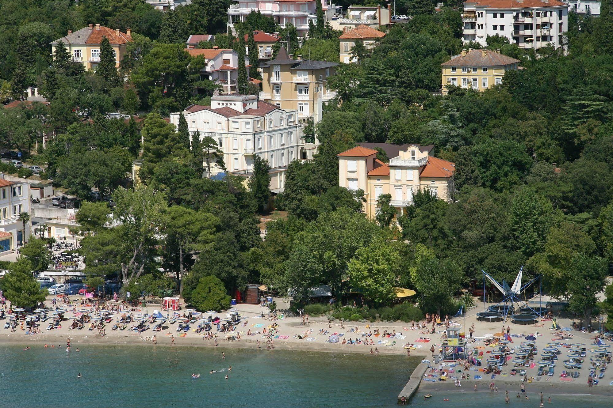 Hotel Vila Ruzica- Glavna Zgrada I Depandanse Crikvenica Exteriör bild